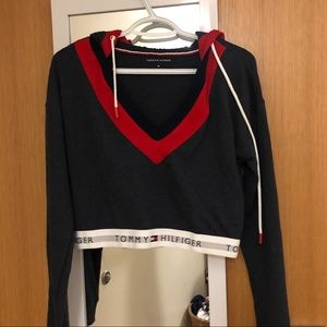tommy hilfiger cropped sweatshirt